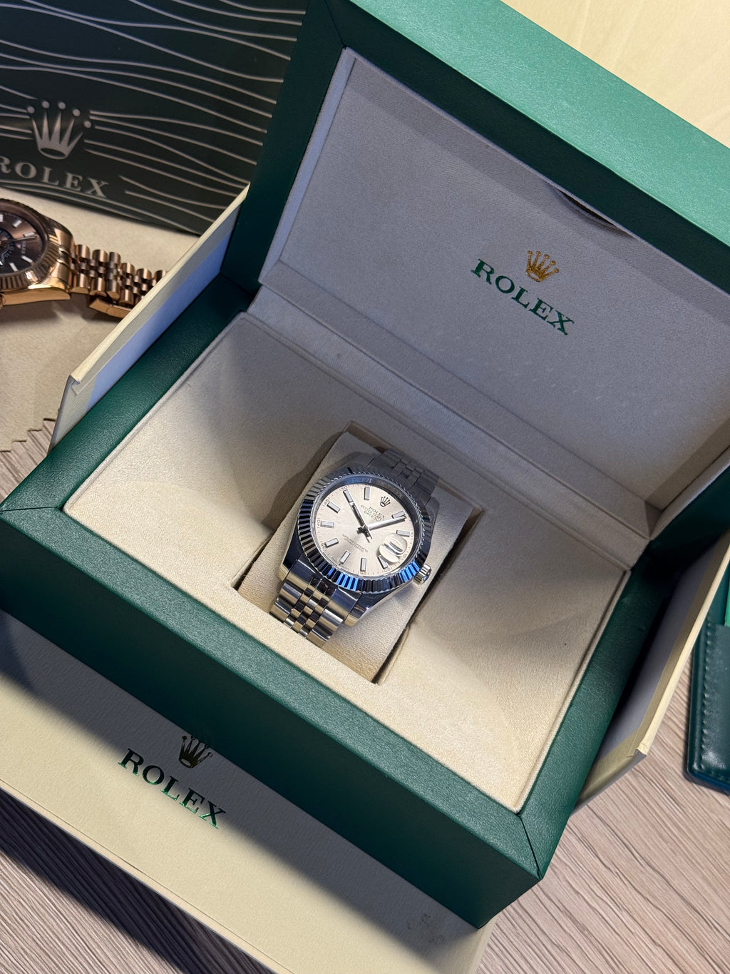 Rolex Datejust 41mm Plateado Fondo Gris