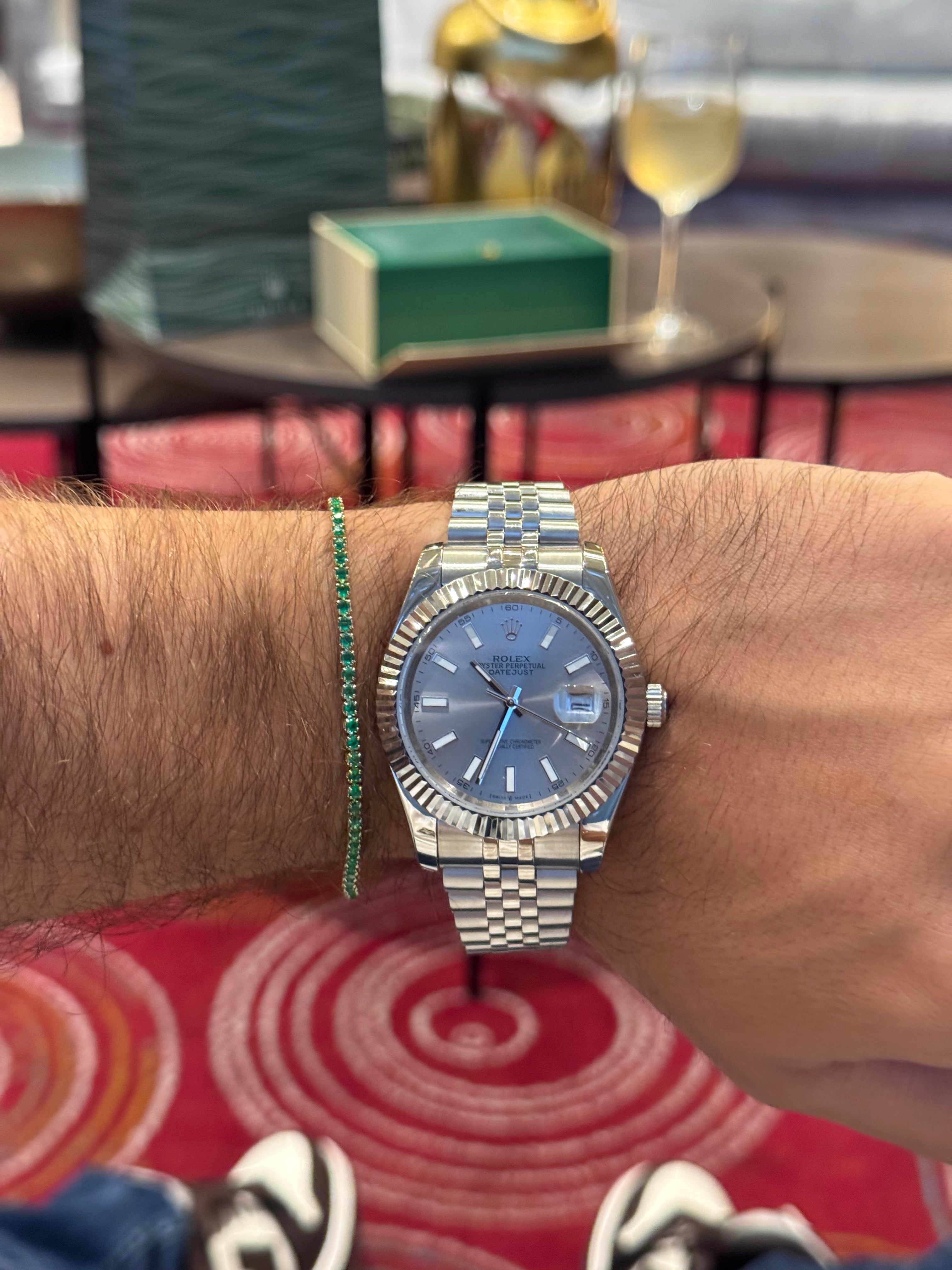 Rolex Datejust 41mm Plateado Fondo Gris