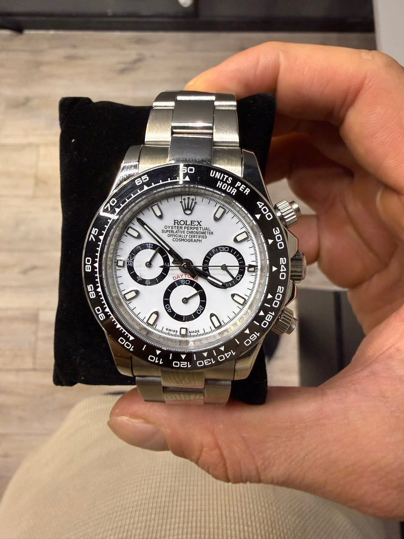 Rolex Cosmograph Daytona Esfera blanca y contadores negros 