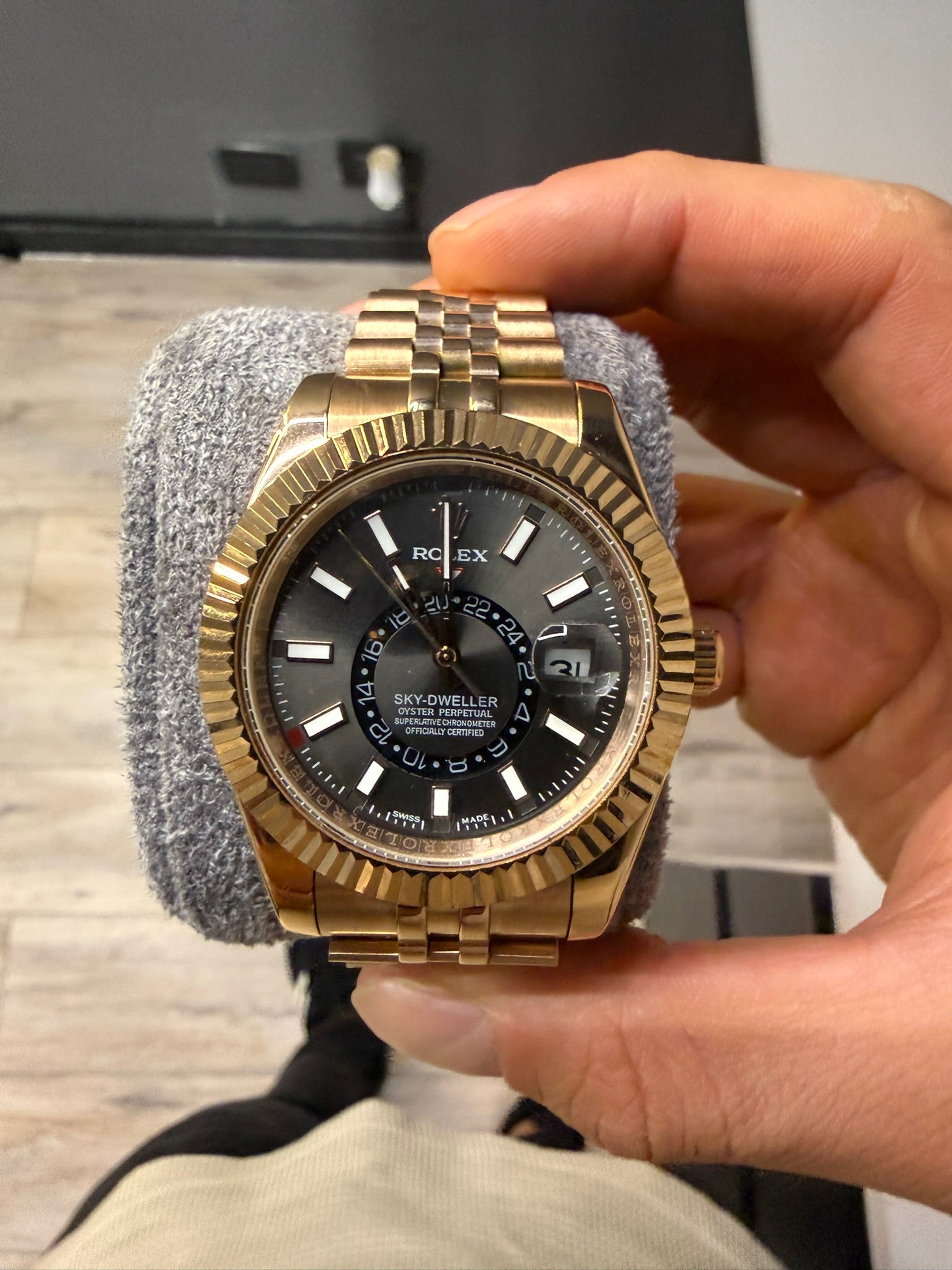 Rolex Sky-Dweller Jubilee "oro amarillo" Esfera negra