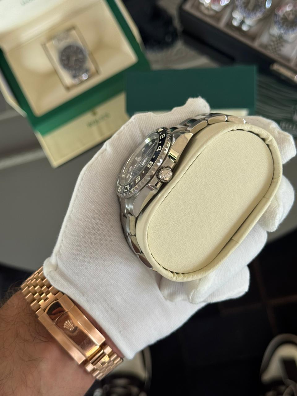 Rolex GMT-Master II con referencia 126710GRNR "Bruce Wayne" de 40 mm de diámetro