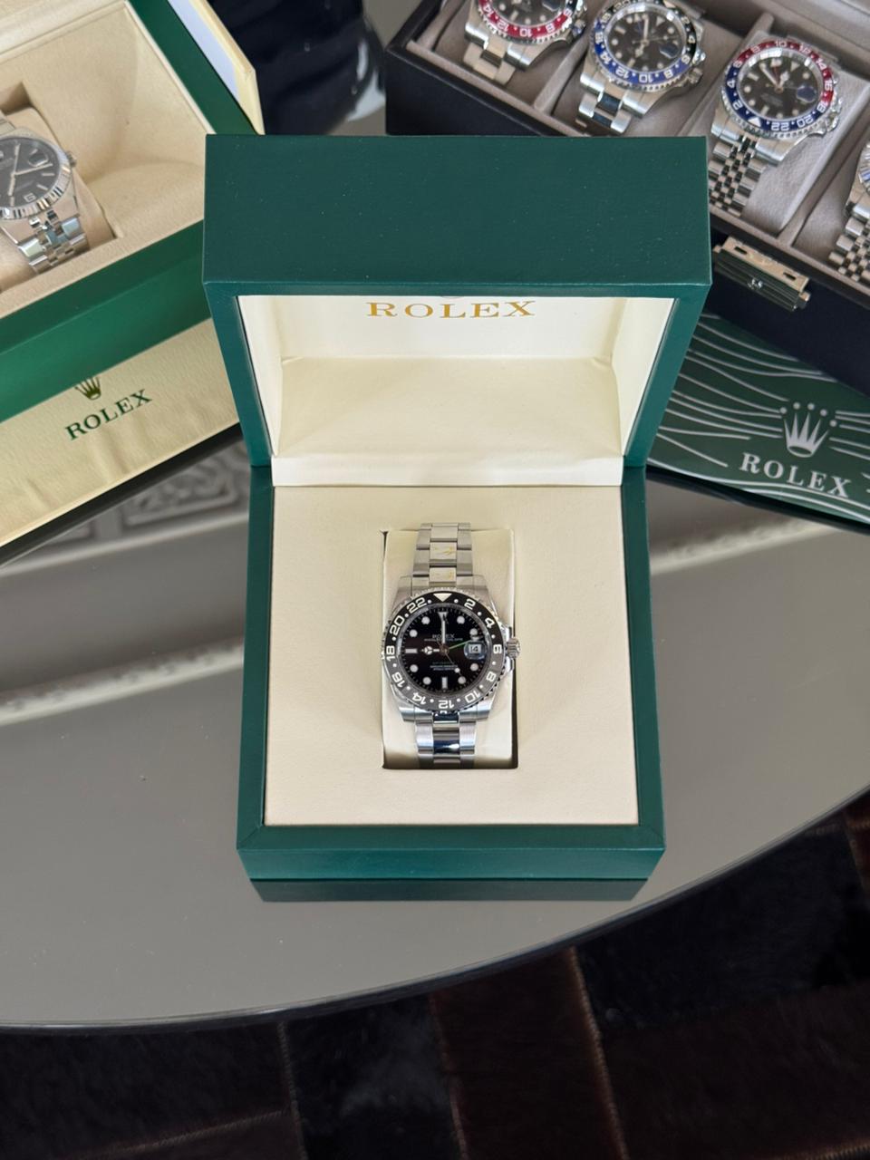 Rolex GMT-Master II con referencia 126710GRNR "Bruce Wayne" de 40 mm de diámetro