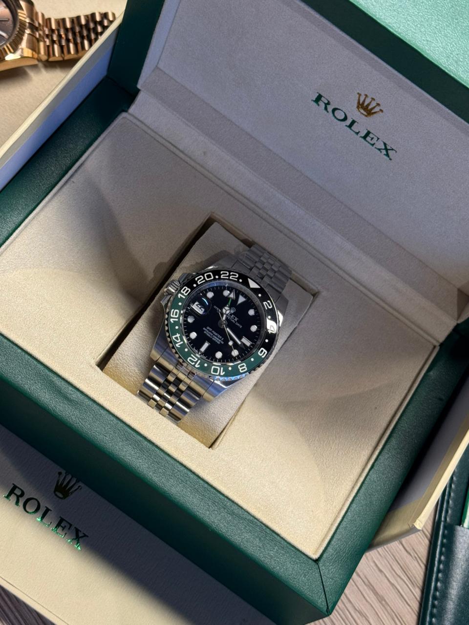 Rolex GMT-Master II "Sprite"  de  40 mm de diámetro.