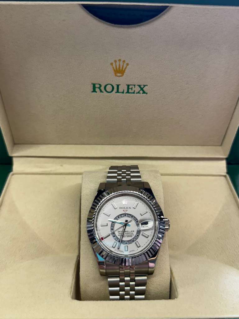 Rolex Sky-Dweller de 42 mm en acero Oystersteel